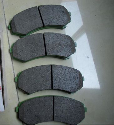 Des plaquettes de frein résistant aux températures élevées pour Mitsubishi Triton L200 4605A471 semi-métalliques
