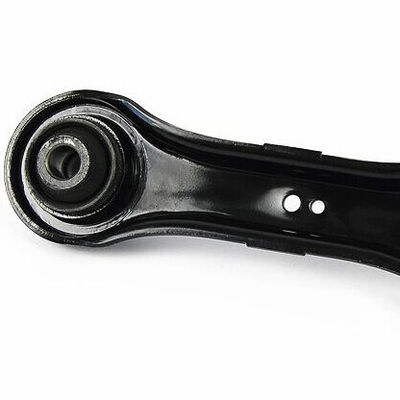 Mettez à niveau le système de suspension de votre Mitsubishi Pajero Outlander avec le bras de commande 4117A007