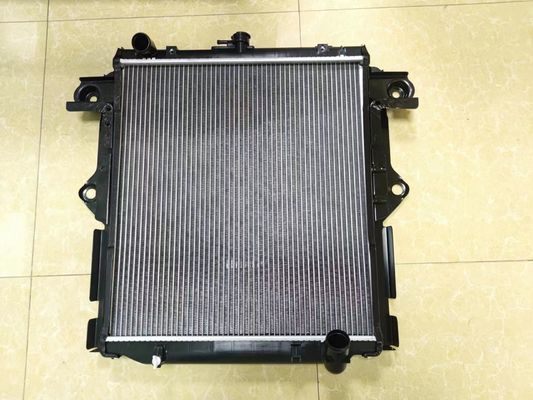 N° OE 16400-17400 Radiateur de voiture Land Cruiser 16400-17401 pour Toyota 100