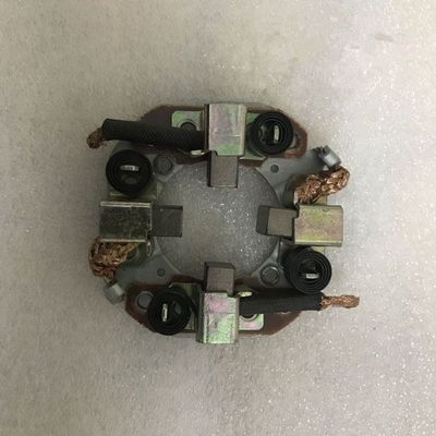 Je vous recommande fortement le porte-brosses Toyota Assy pour le RAV4 28140-70020