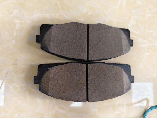 04465-YZZE9 Kit de plaquettes de frein en céramique pour Toyota Hiace LH50 LH60 YH50 YH60 LH55 LH56